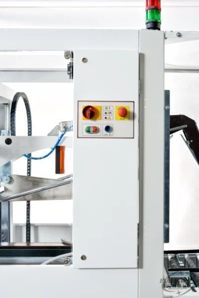 Semi-automatic box taping machine: CT 303 SDF