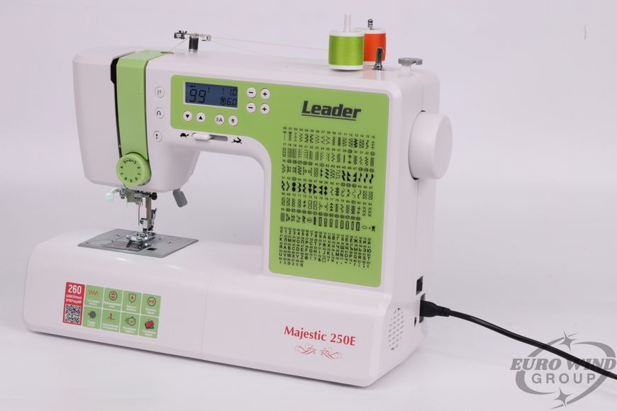 Mașină de cusut computerizată LEADER Majestic 250E
