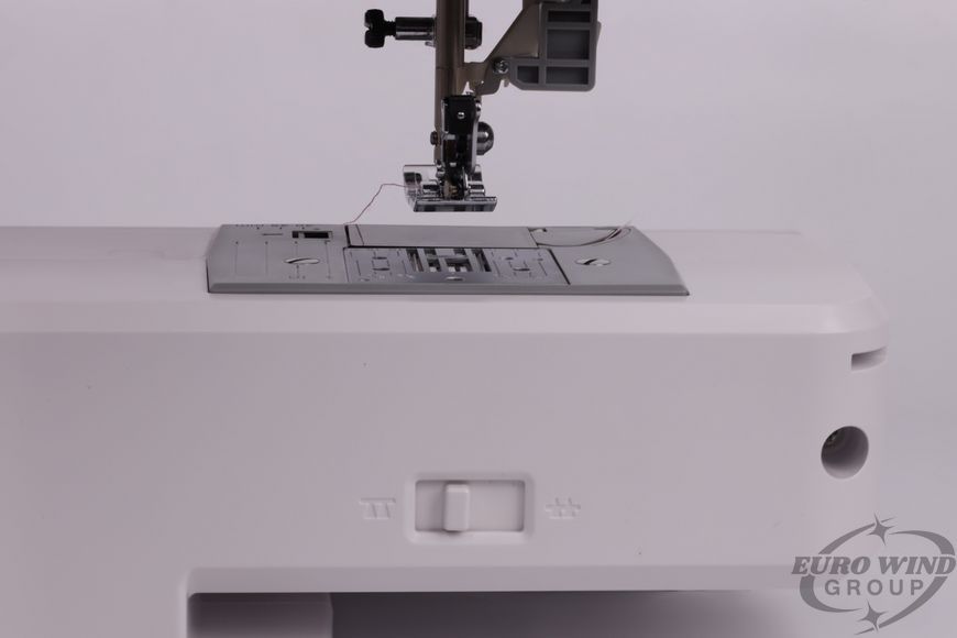 Mașină de cusut computerizată LEADER Majestic 250E