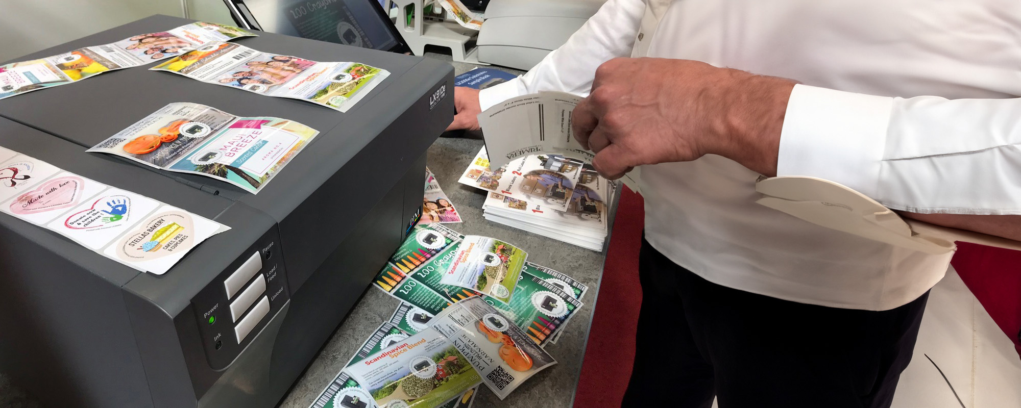 Label printing process on the LX910E printer using color ink.